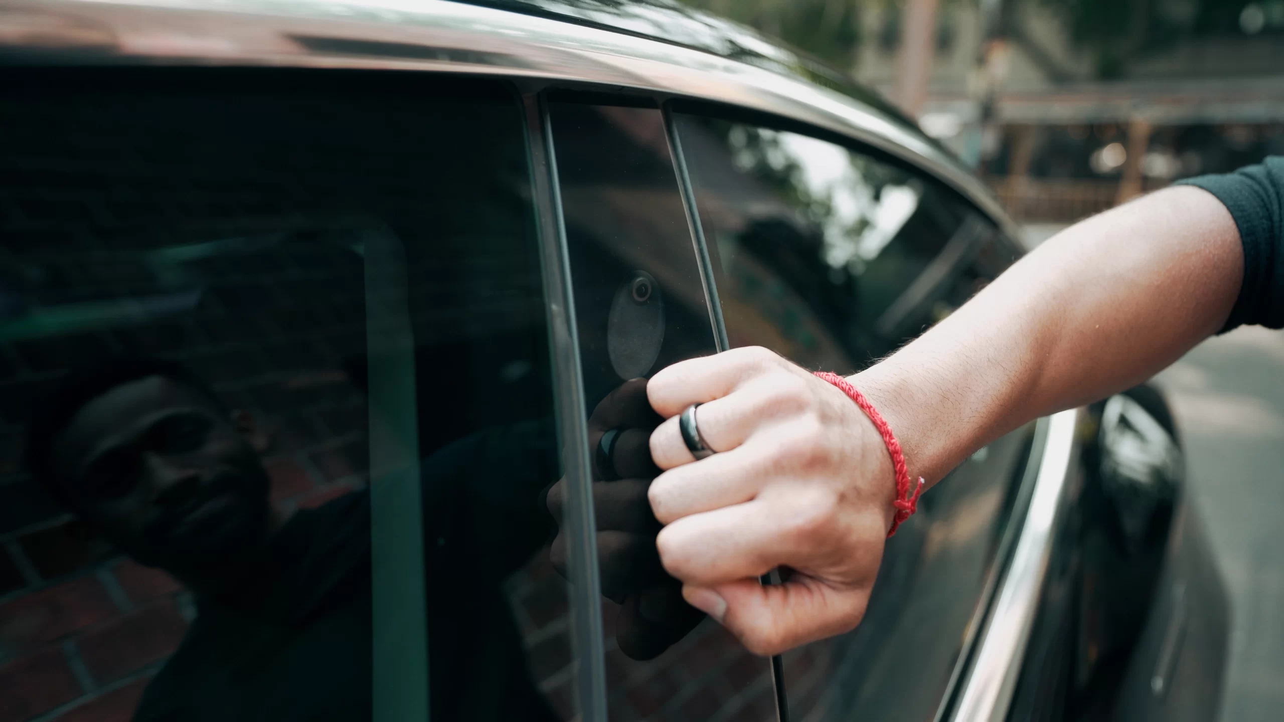 Hand of a man wearing the Apex Ring, knocking on a Tesla